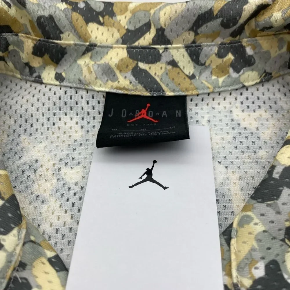NWT Jordan Essentials Men’s Poolside Shirt M